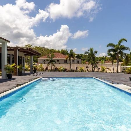 Sun Shine Luxury Villas 2 Bedroom Pool & Gym Ocho Rios St Ann Eksteriør billede