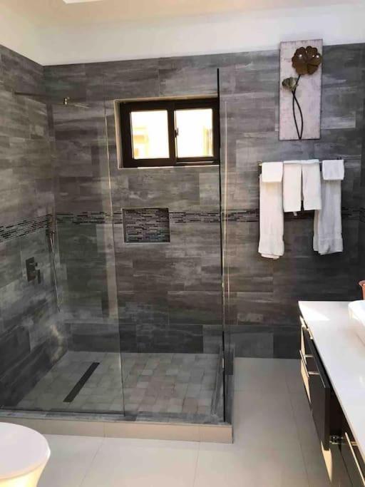 Sun Shine Luxury Villas 2 Bedroom Pool & Gym Ocho Rios St Ann Eksteriør billede