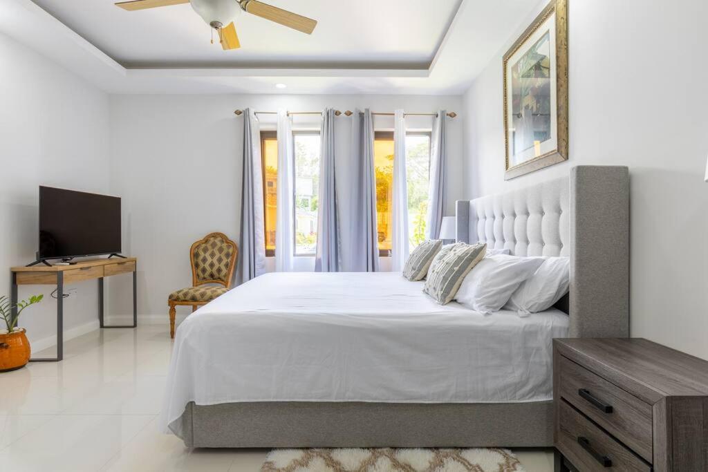 Sun Shine Luxury Villas 2 Bedroom Pool & Gym Ocho Rios St Ann Eksteriør billede