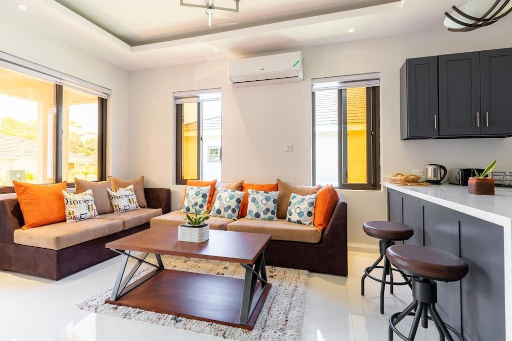 Sun Shine Luxury Villas 2 Bedroom Pool & Gym Ocho Rios St Ann Eksteriør billede