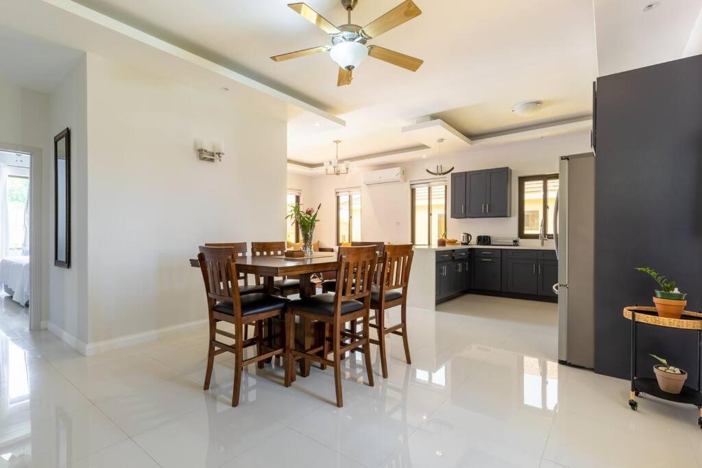 Sun Shine Luxury Villas 2 Bedroom Pool & Gym Ocho Rios St Ann Eksteriør billede